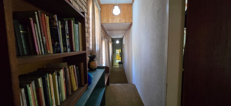 5 Bedroom Property for Sale in Oudorp North West